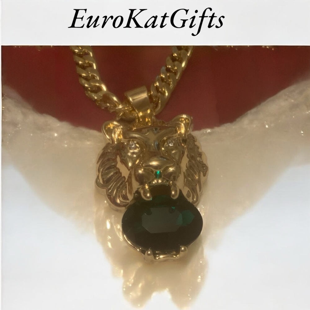 Mens Bold Gold Lion Pendant Necklace CZ eyes Green Emerald mouth 24”chain NWT